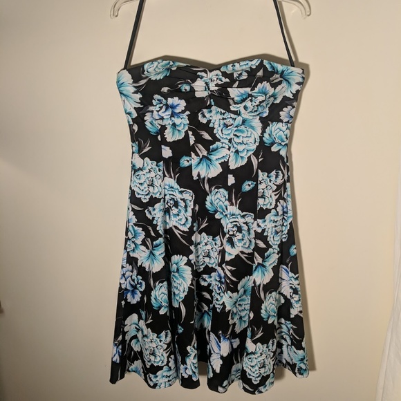 [WHBM] Floral Fit Flare Strapless Dress - Picture 2 of 7